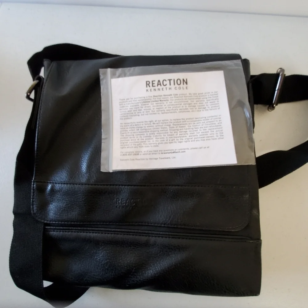 Kenneth Cole Reaction Messenger Bag Textured Black Carry All Travel Commute